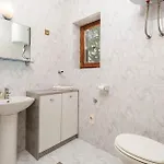 2 Bedroom Cozy In Lovran