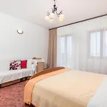 Apartment 2 Bedroom Cozy In *