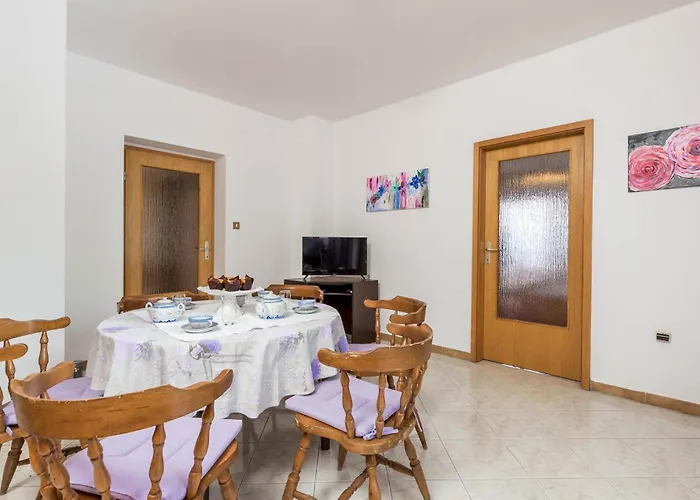 Appartamento 2 Bedroom Amazing In Laurana