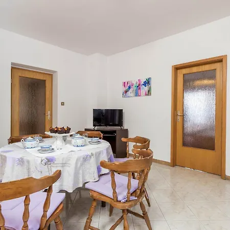 Apartment 2 Bedroom Cozy In Lovran