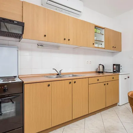 2 Bedroom Cozy In Apartment Lovran