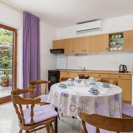 2 Bedroom Cozy In Apartment Lovran